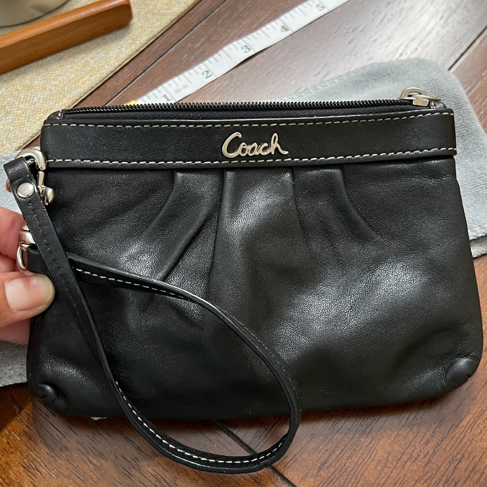 ❤️ Coach Black Leather wristlet ❤️ - Picture 9 of 11